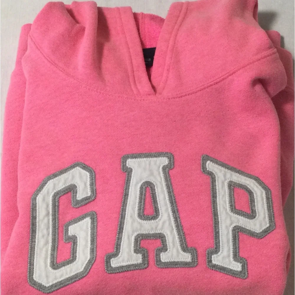Gap hoodie  sweatshirt ; pull over;front kanga pocket; very good condition